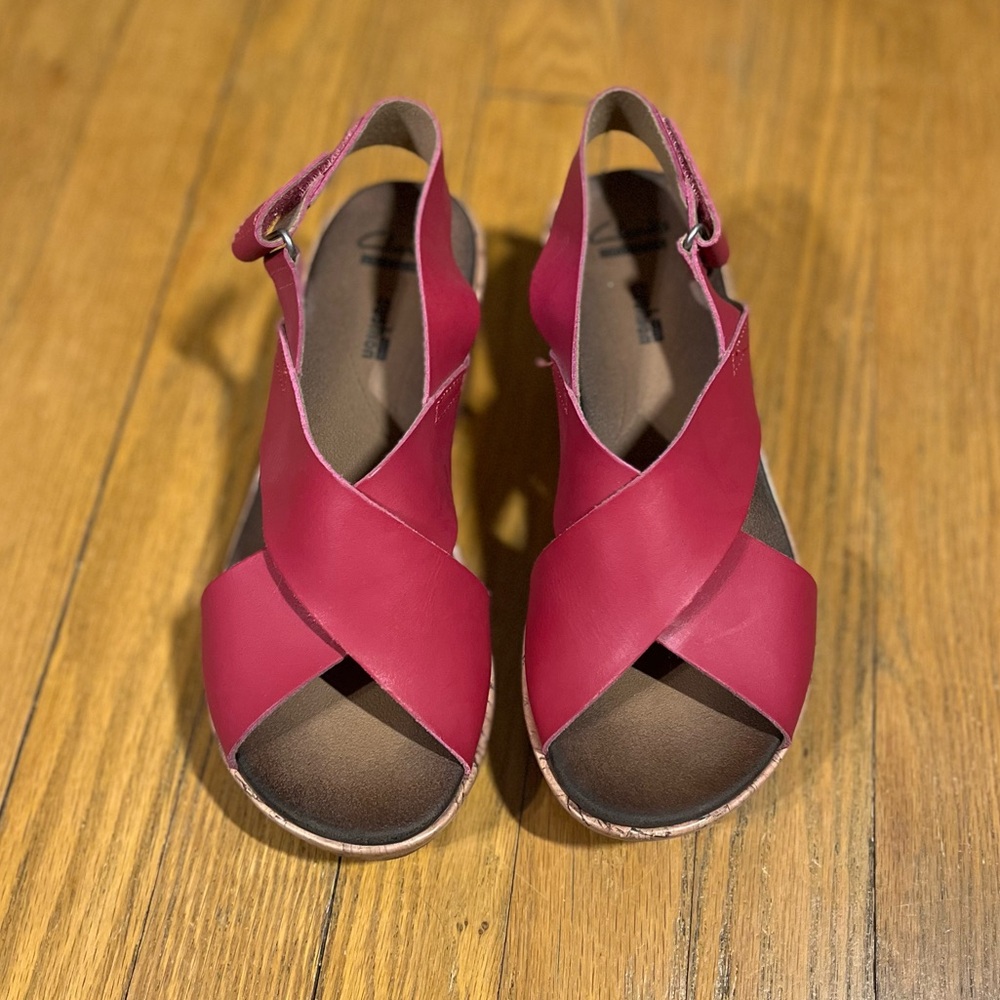 Clarks Fuchsia Sandals